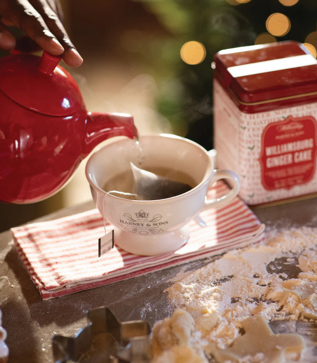 Williamsburg Ginger Cake, Tin of 20 Sachets image 2